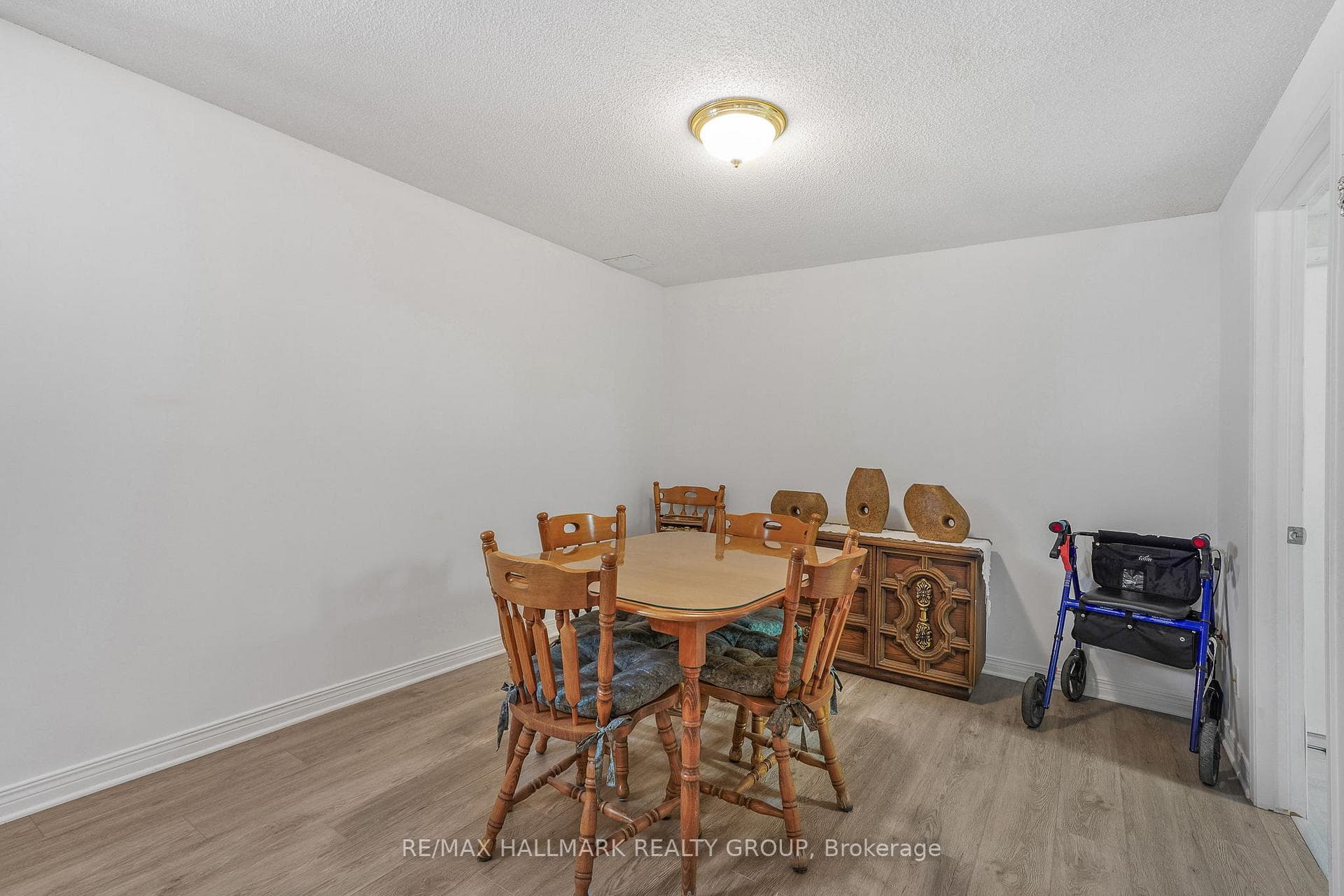 1103 DES PINS Avenue photo 32