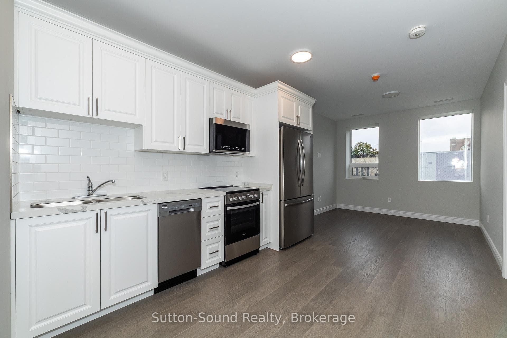 920 1st Avenue photo 23