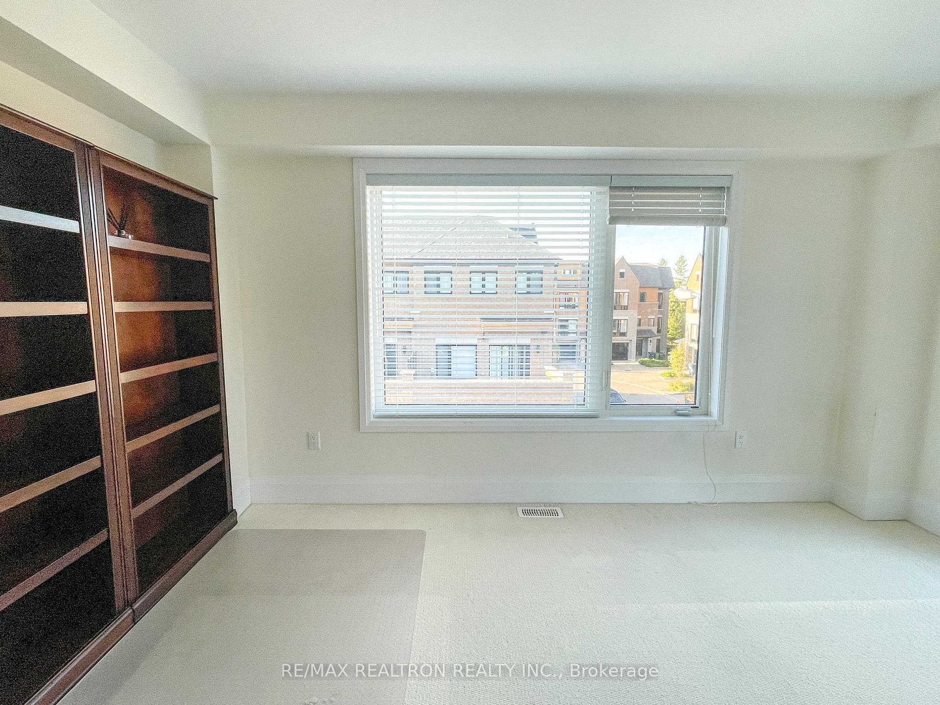 254 Finch Avenue photo 16