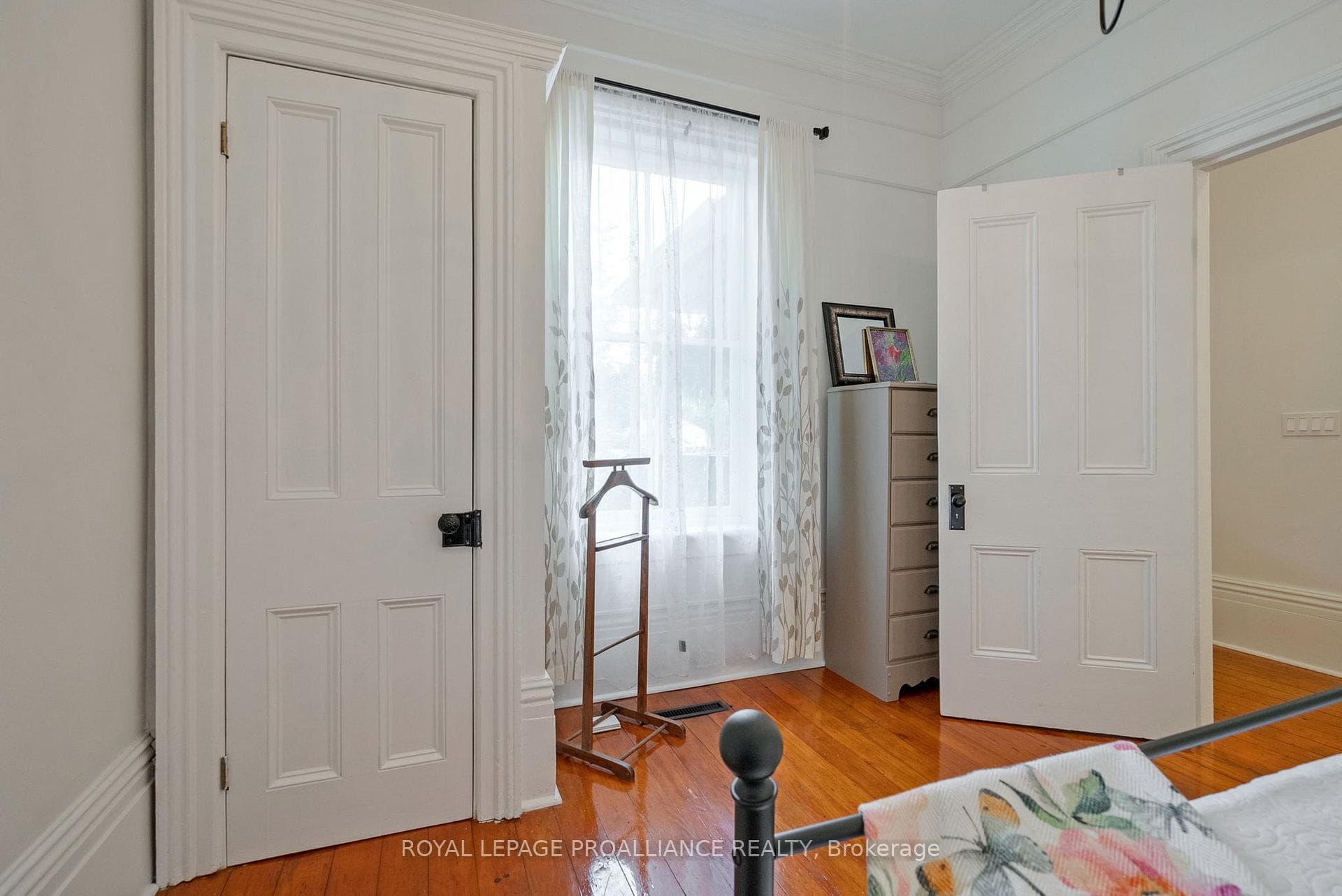 379 College Street photo 14