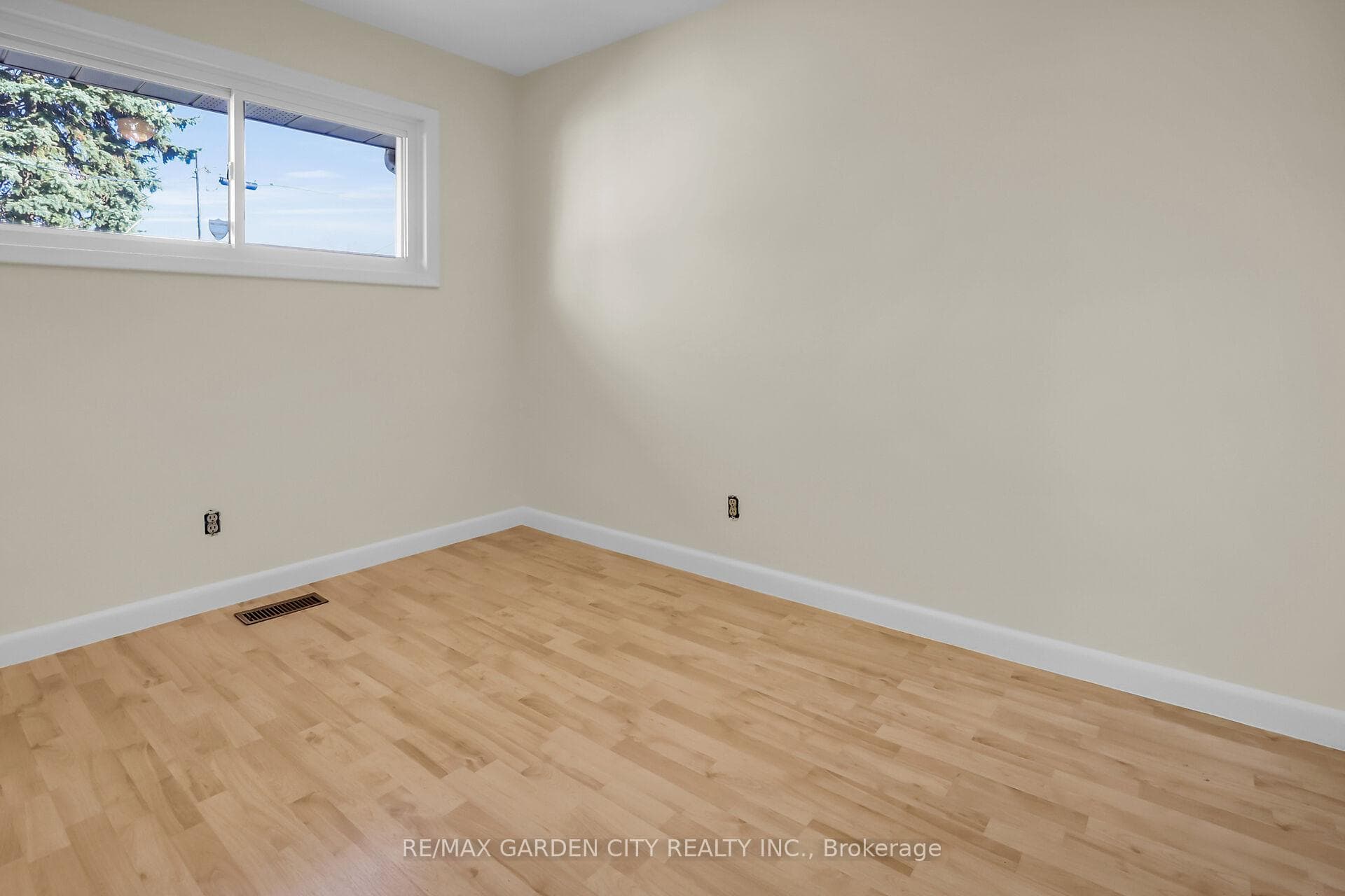 71 Grenadier Drive photo 13
