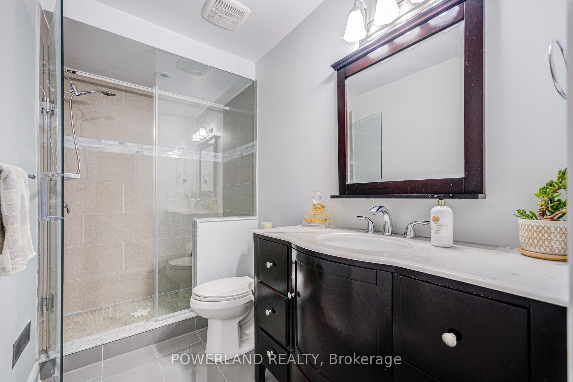 20 Coatsworth Crescent photo 30