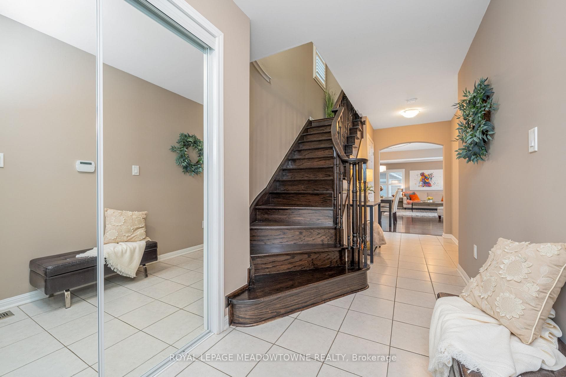 8 Seafair Crescent photo 4