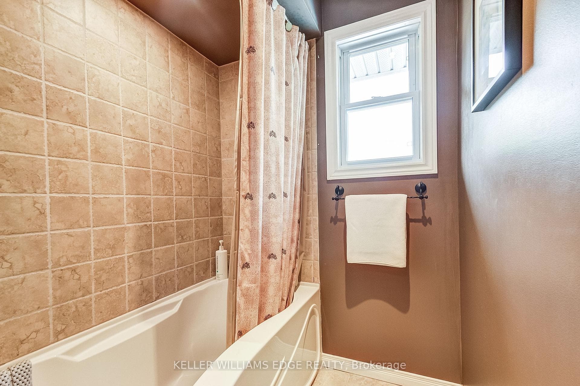 5203 Broughton Crescent photo 20