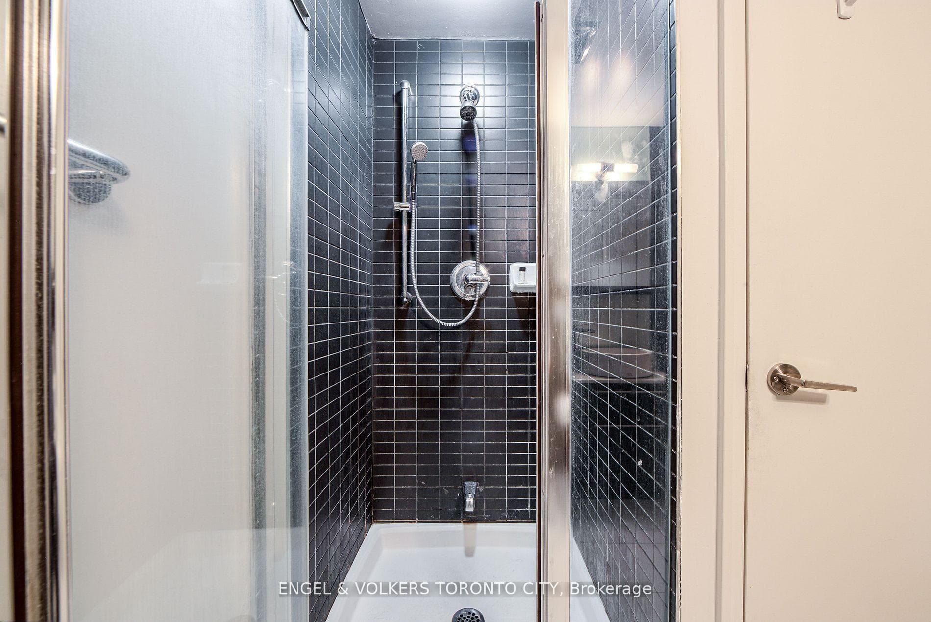21 Carlton Street Unit 4205 photo 26
