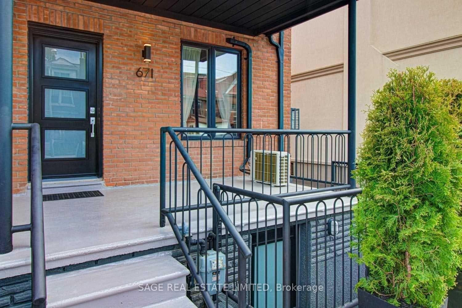 671 Dufferin Street Unit Lower photo 2