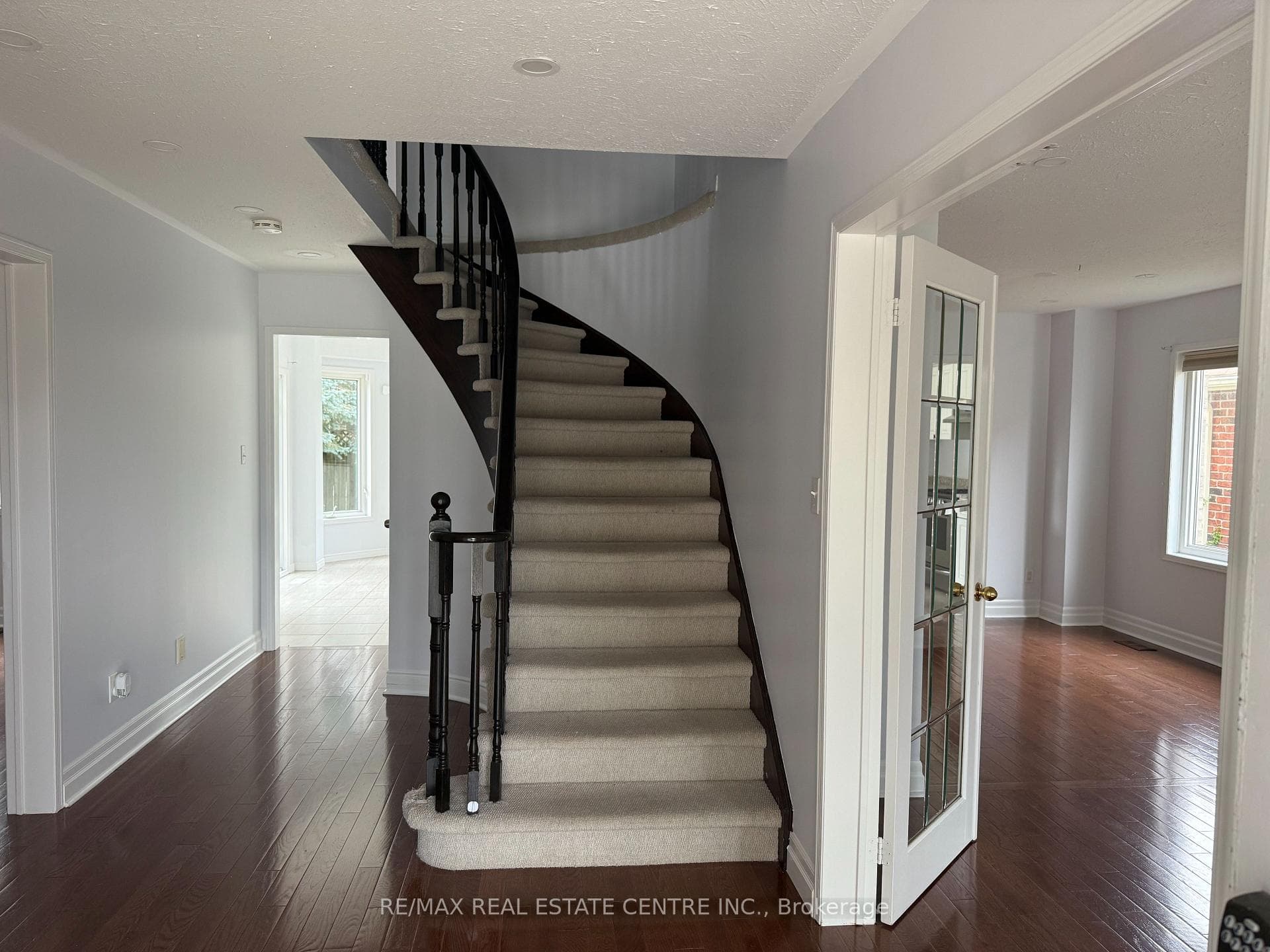 416 Olde Village Lane photo 4