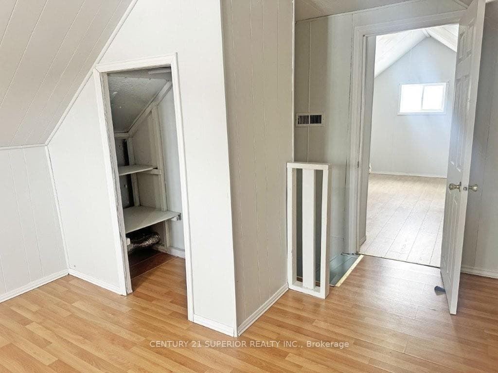 107 Third Ave photo 28