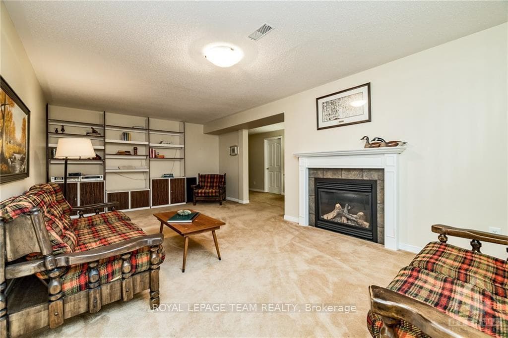 120 HEATHERCREST photo 22