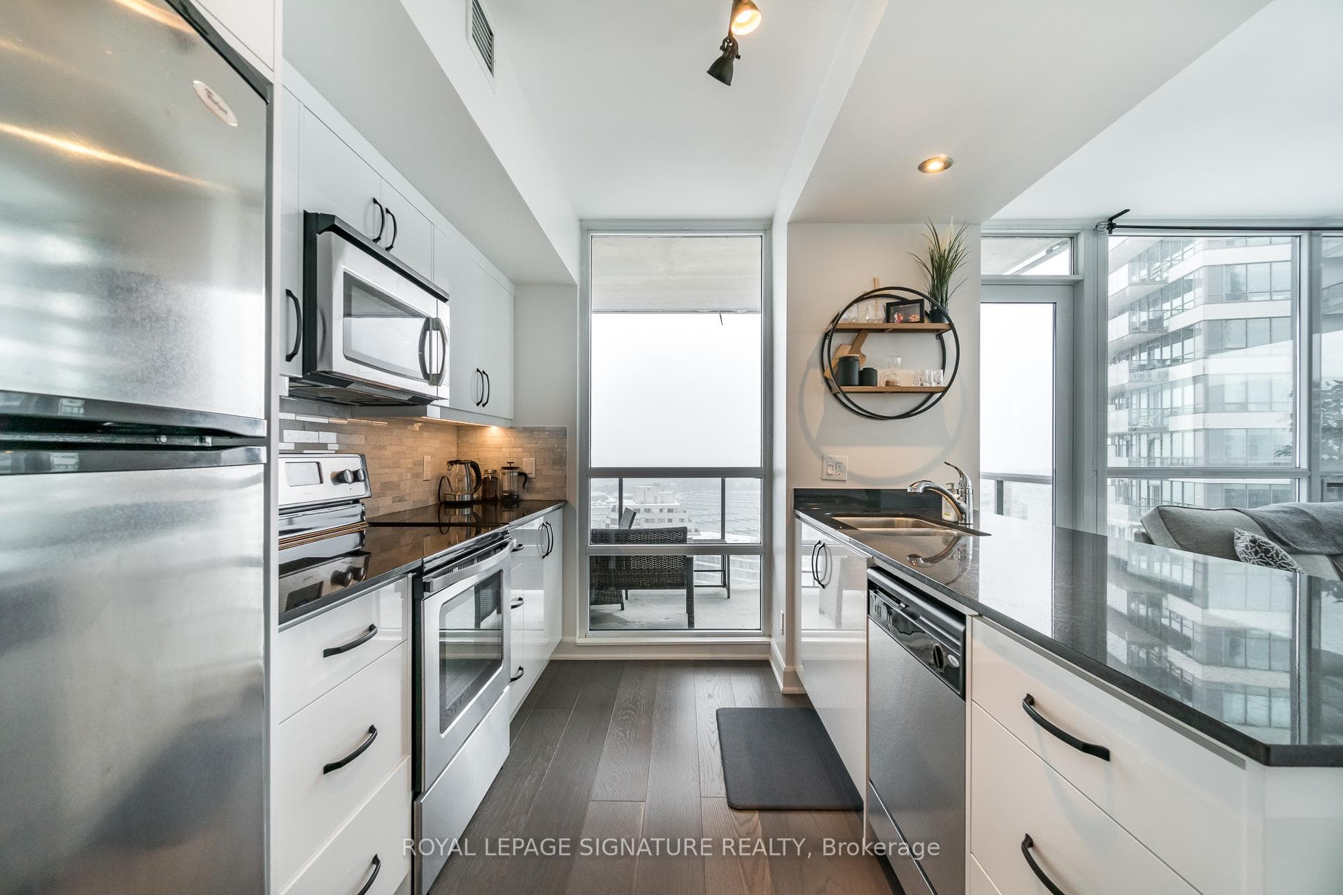 2230 Lakeshore Boulevard Unit 1802 photo 4