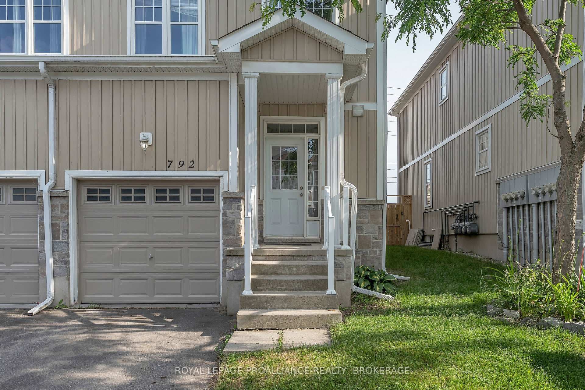 792 Newmarket Lane photo 4