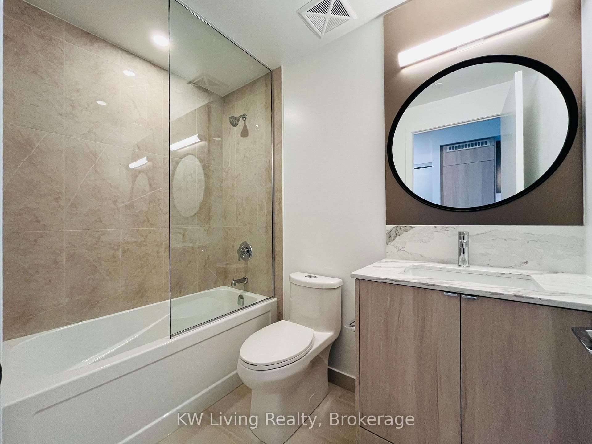 771 Yonge Street Unit 2110 photo 3