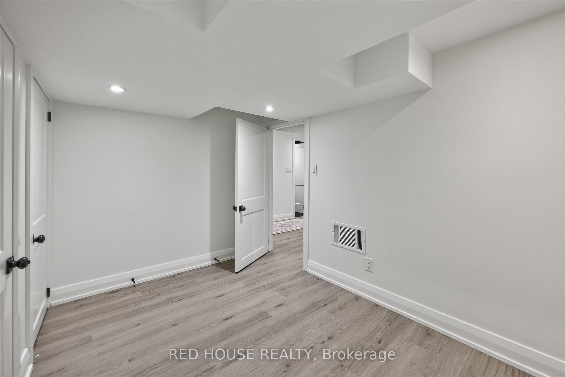70 Beaverbrook Avenue Unit Basement photo 15