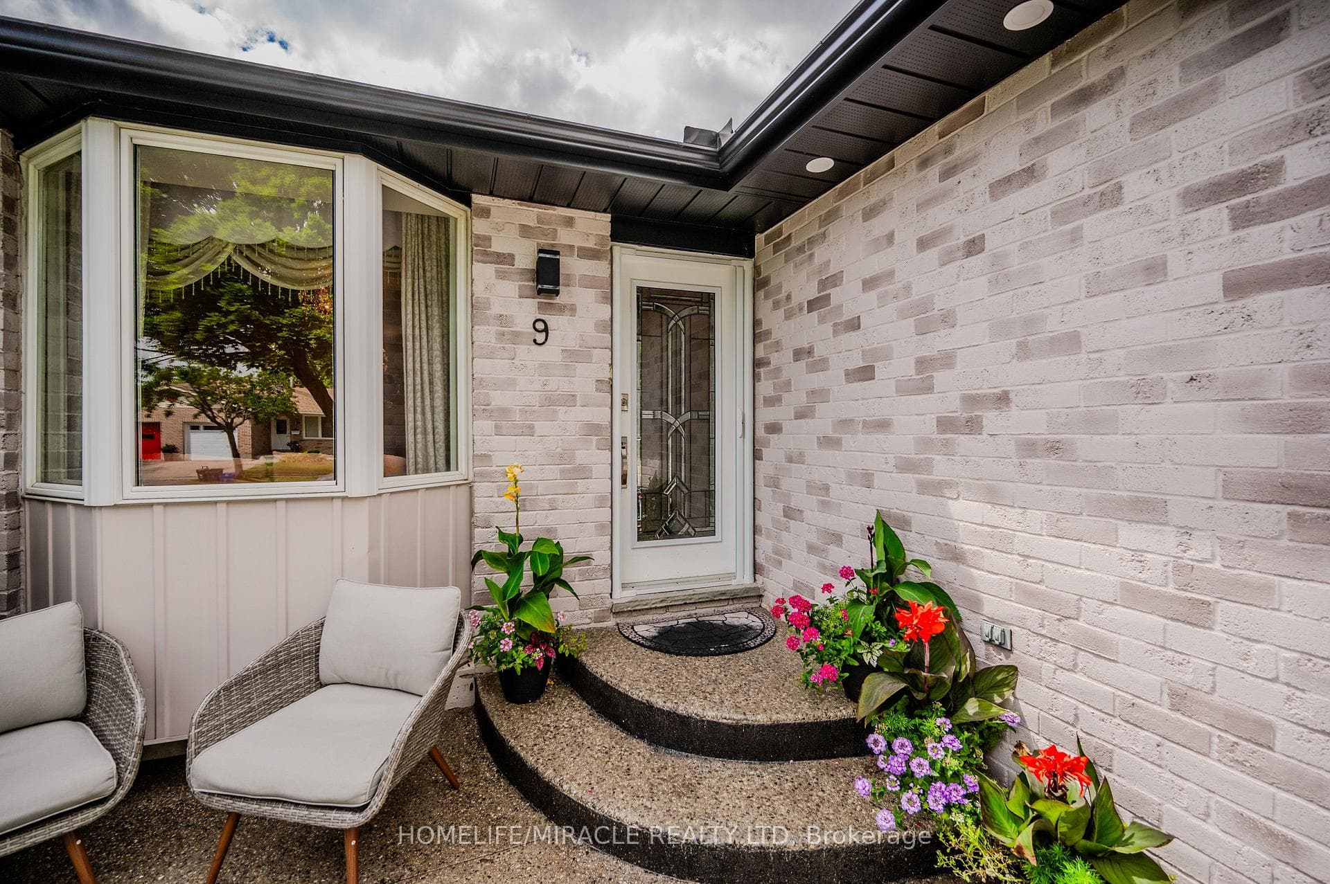 9 Wendy Crescent photo 4