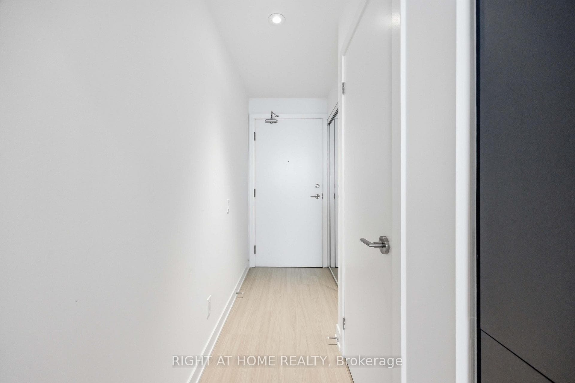 8 WELLESLEY Street Unit 5110 photo 10