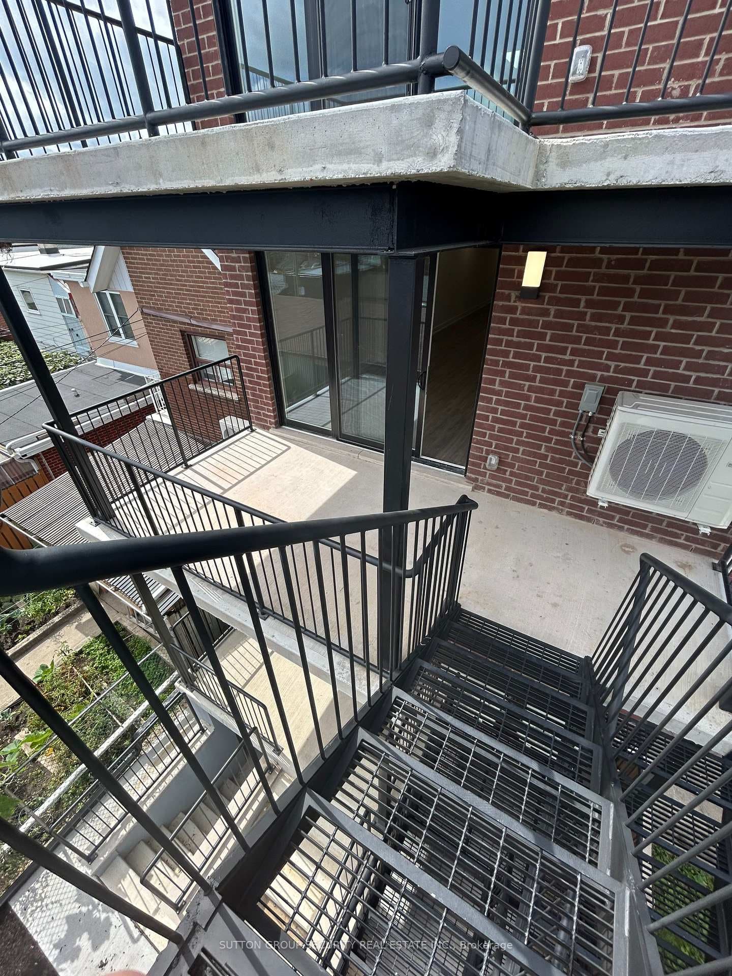 513 Ossington Avenue Unit 5 photo 31