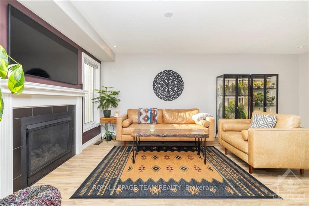 792 MAYFLY Crescent photo 6