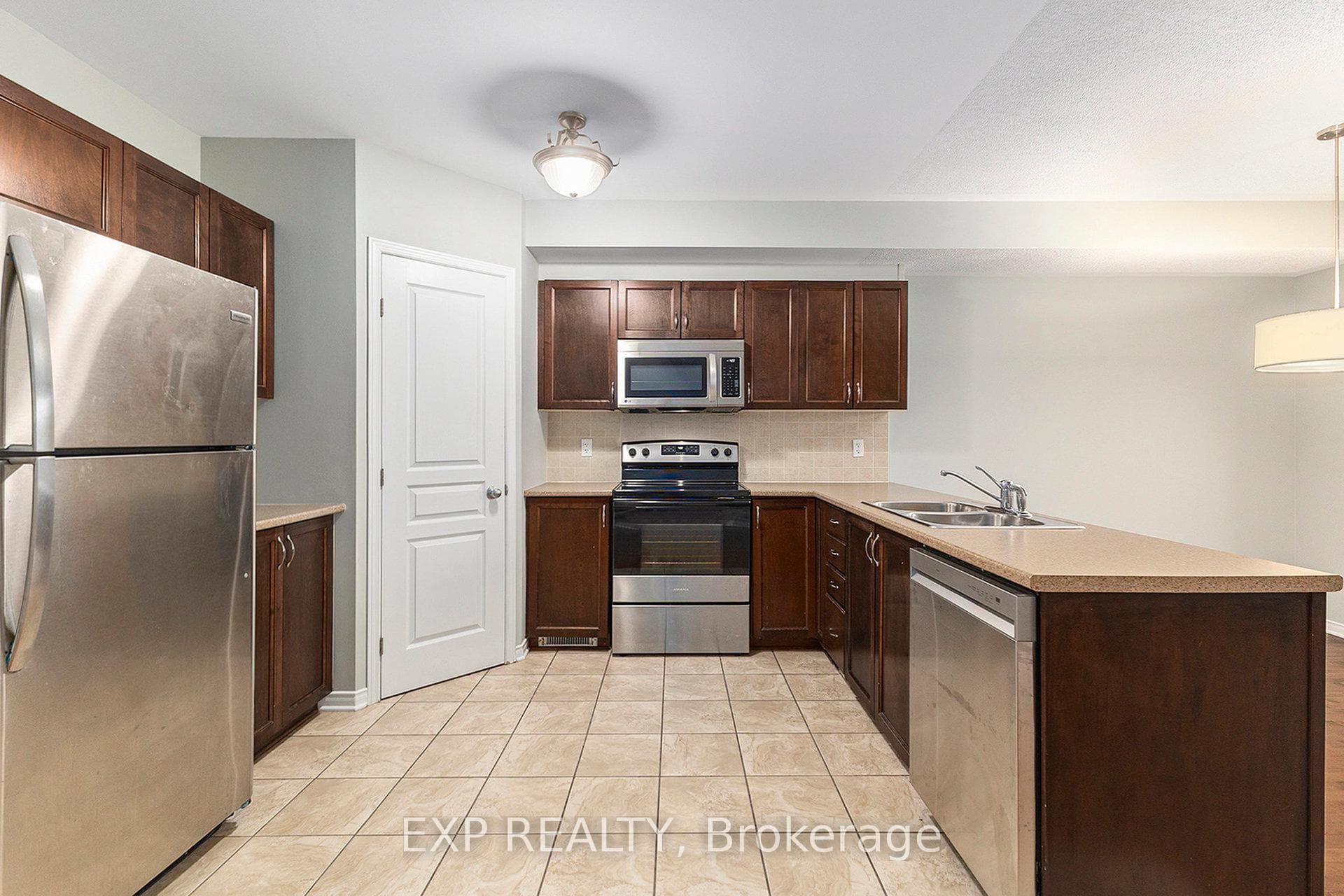 526 Pepperville Crescent photo 9