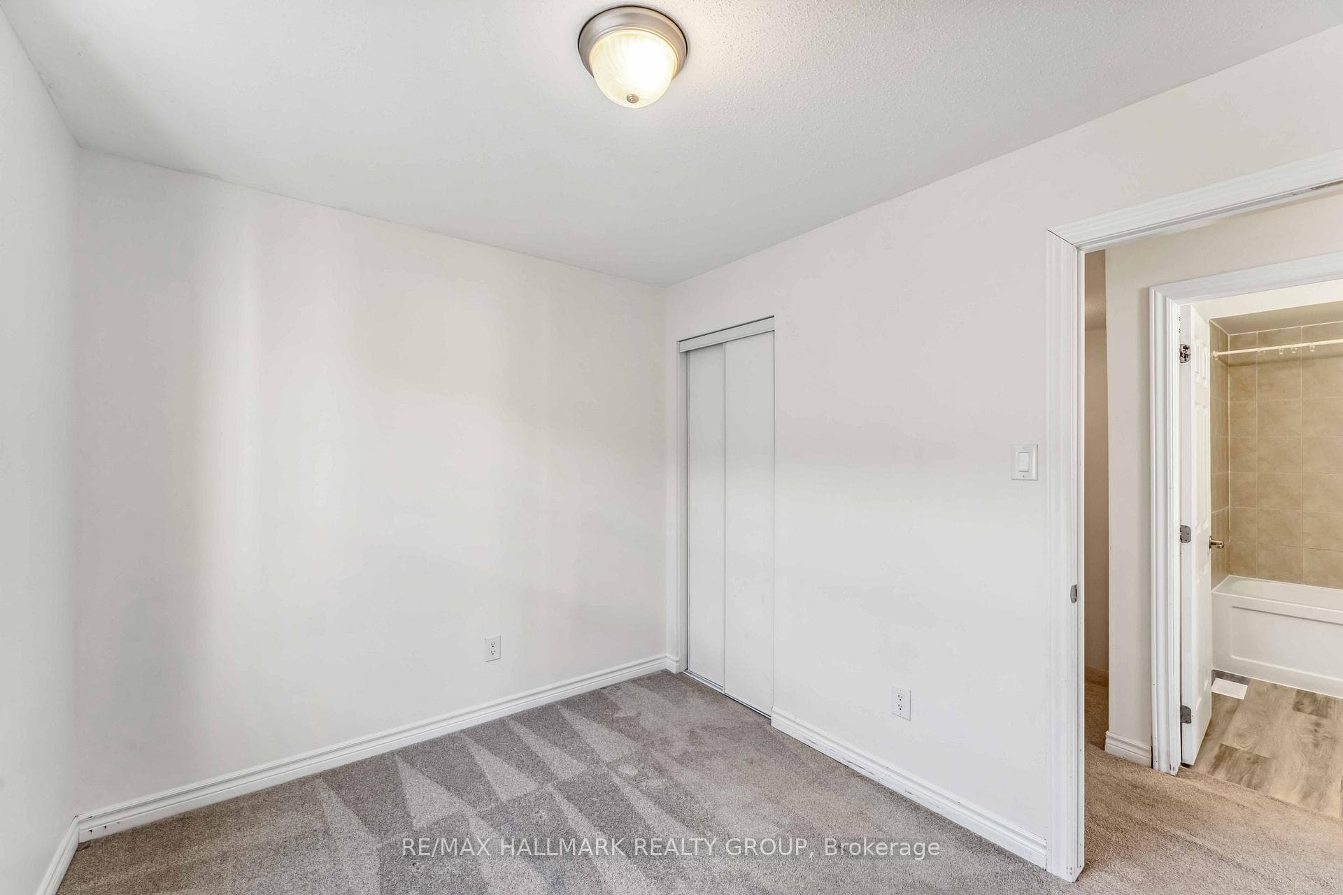567 Roundleaf Way photo 14