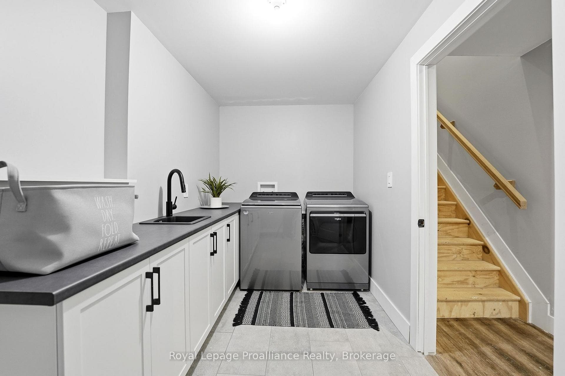 293 Douglas Road photo 37