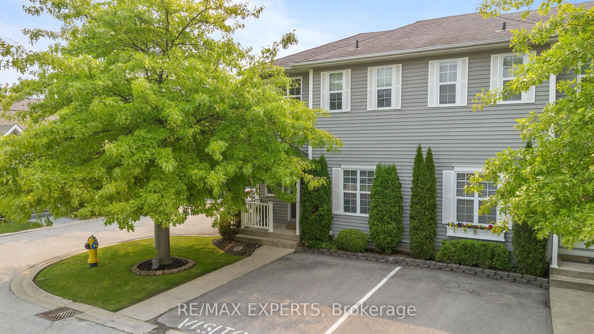 608 Simcoe Street Unit 19 photo 1