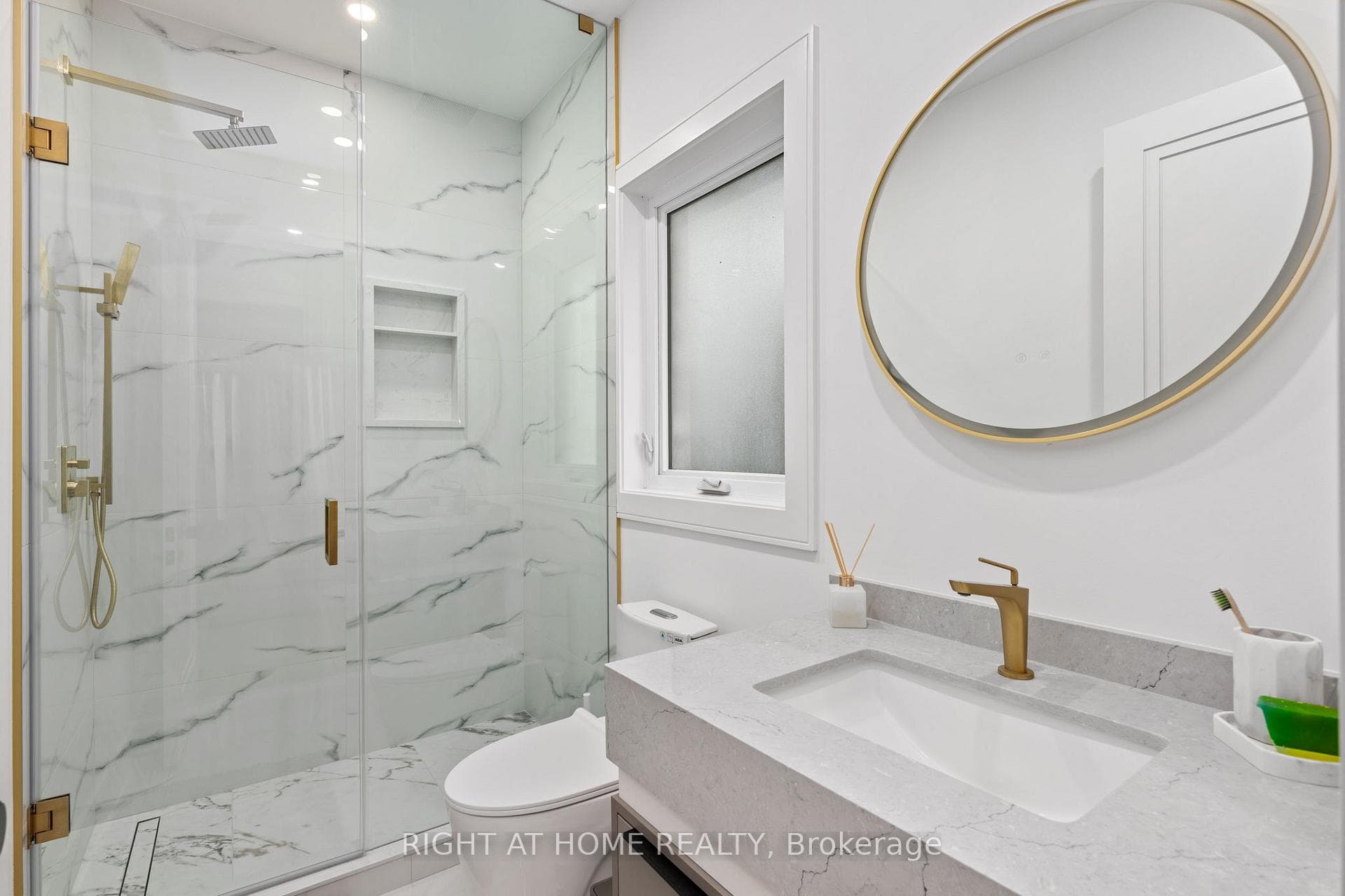 33 Thorndale Avenue photo 35