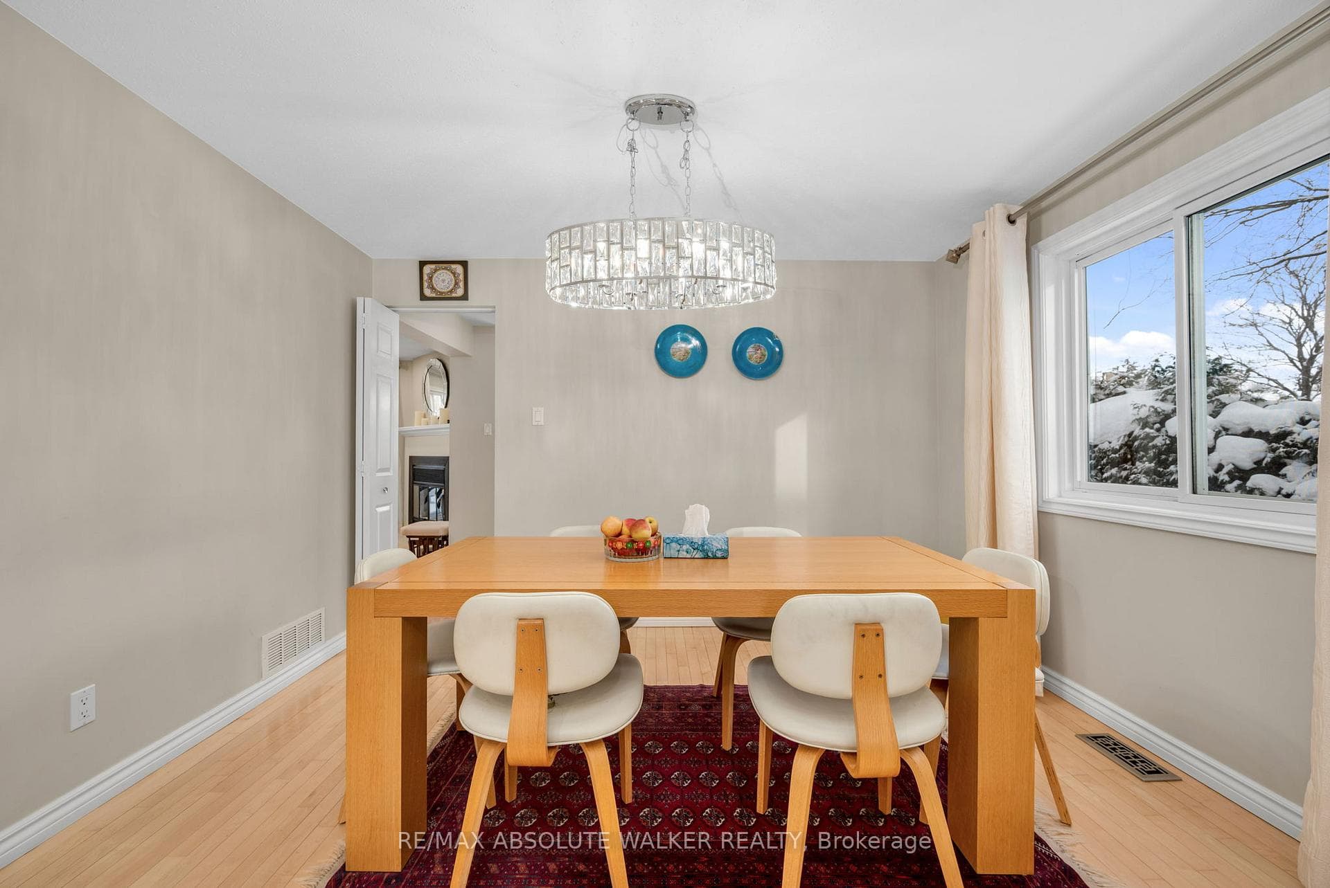 1849 Montereau Avenue photo 4