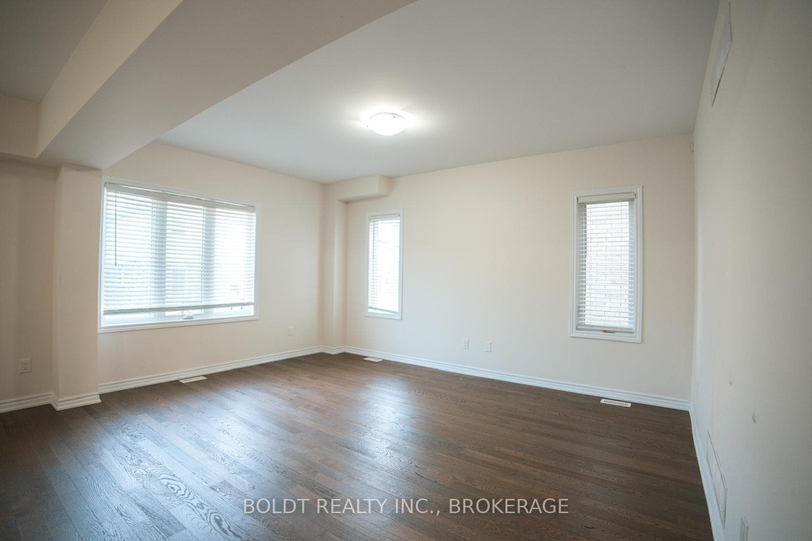 244 Bethune Avenue photo 6