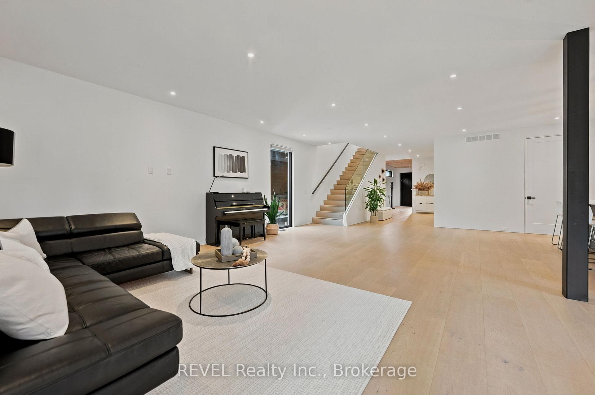 81 Mackenzie King Avenue photo 16