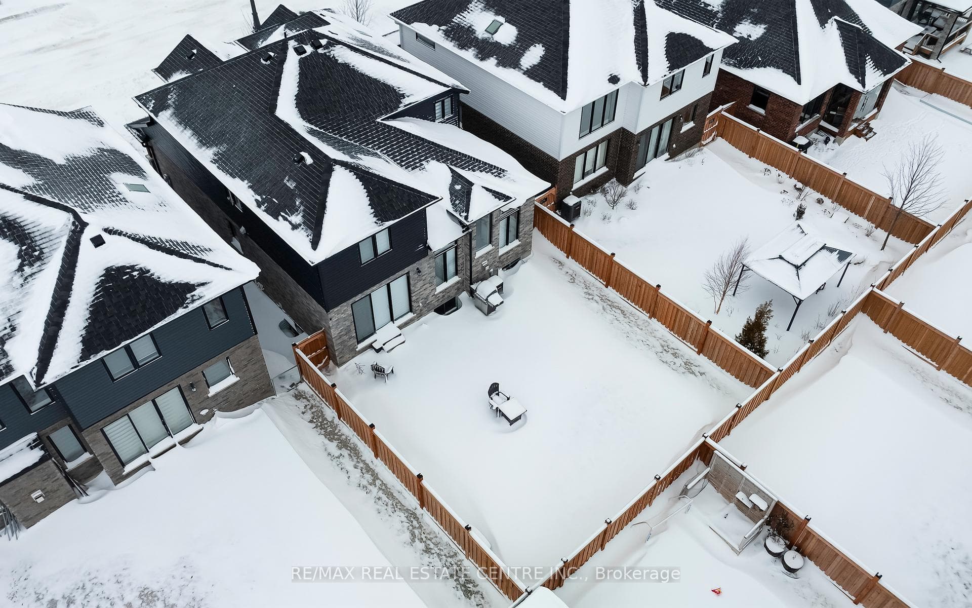 14 Grundy Crescent photo 35