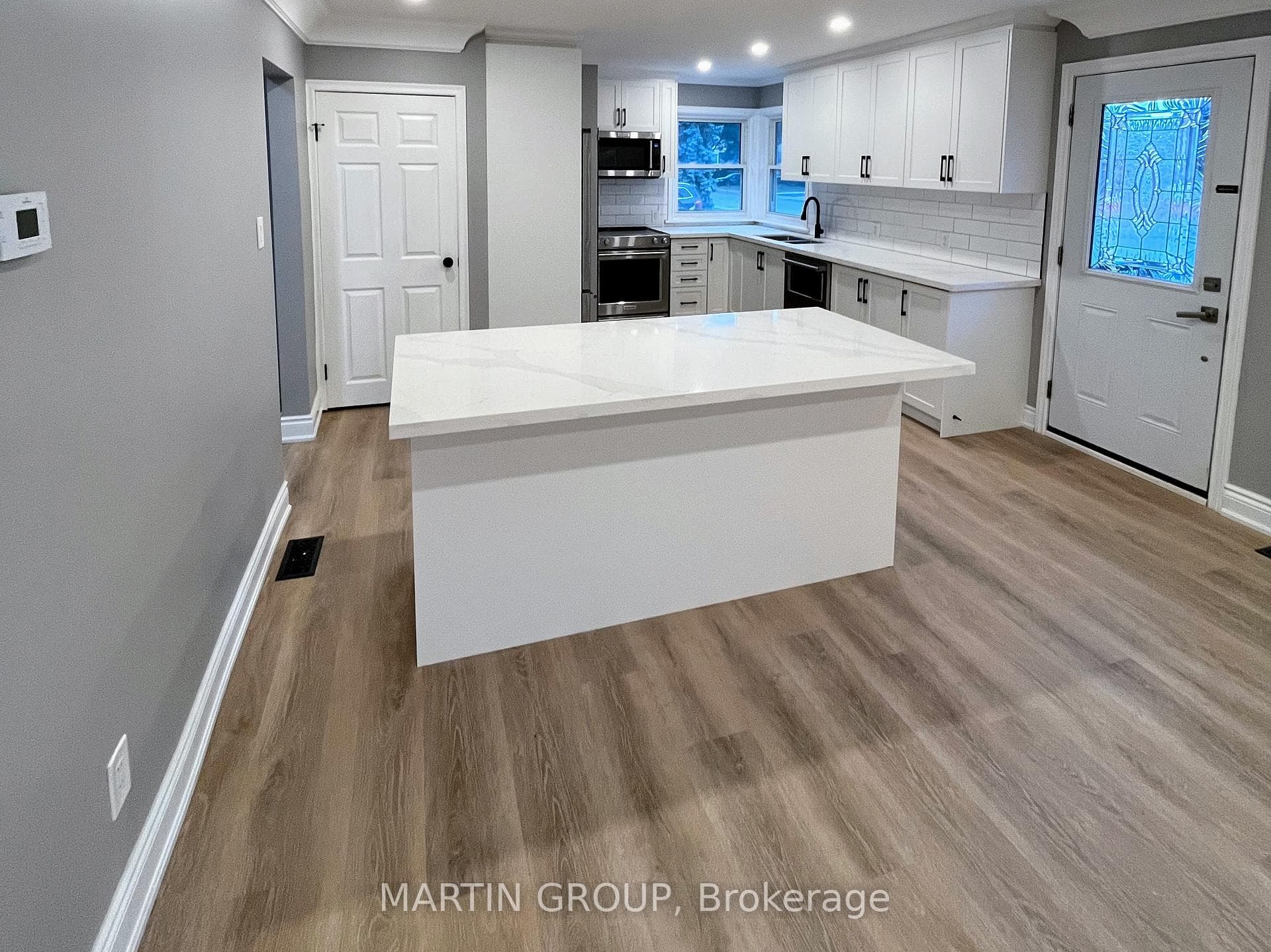 172 Fernwood Crescent Unit Main photo 3