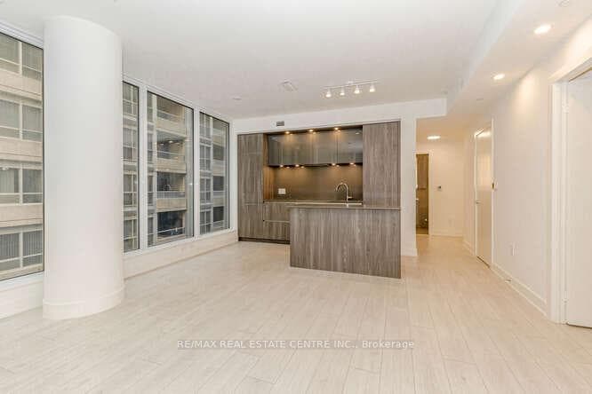 15 Mercer & Blue Jays Way Street Unit 722 photo 11