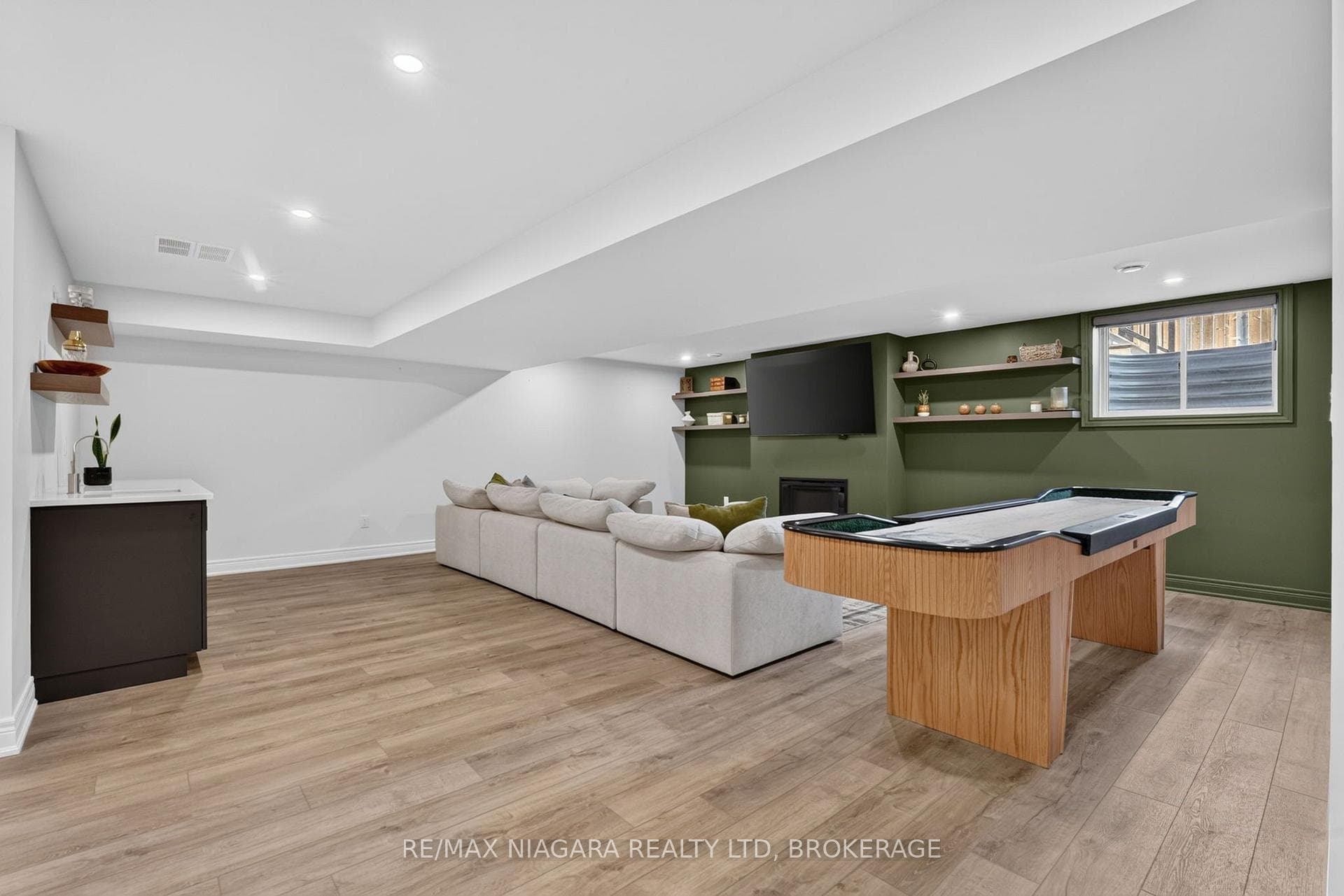 24 Peachtree Lane photo 25