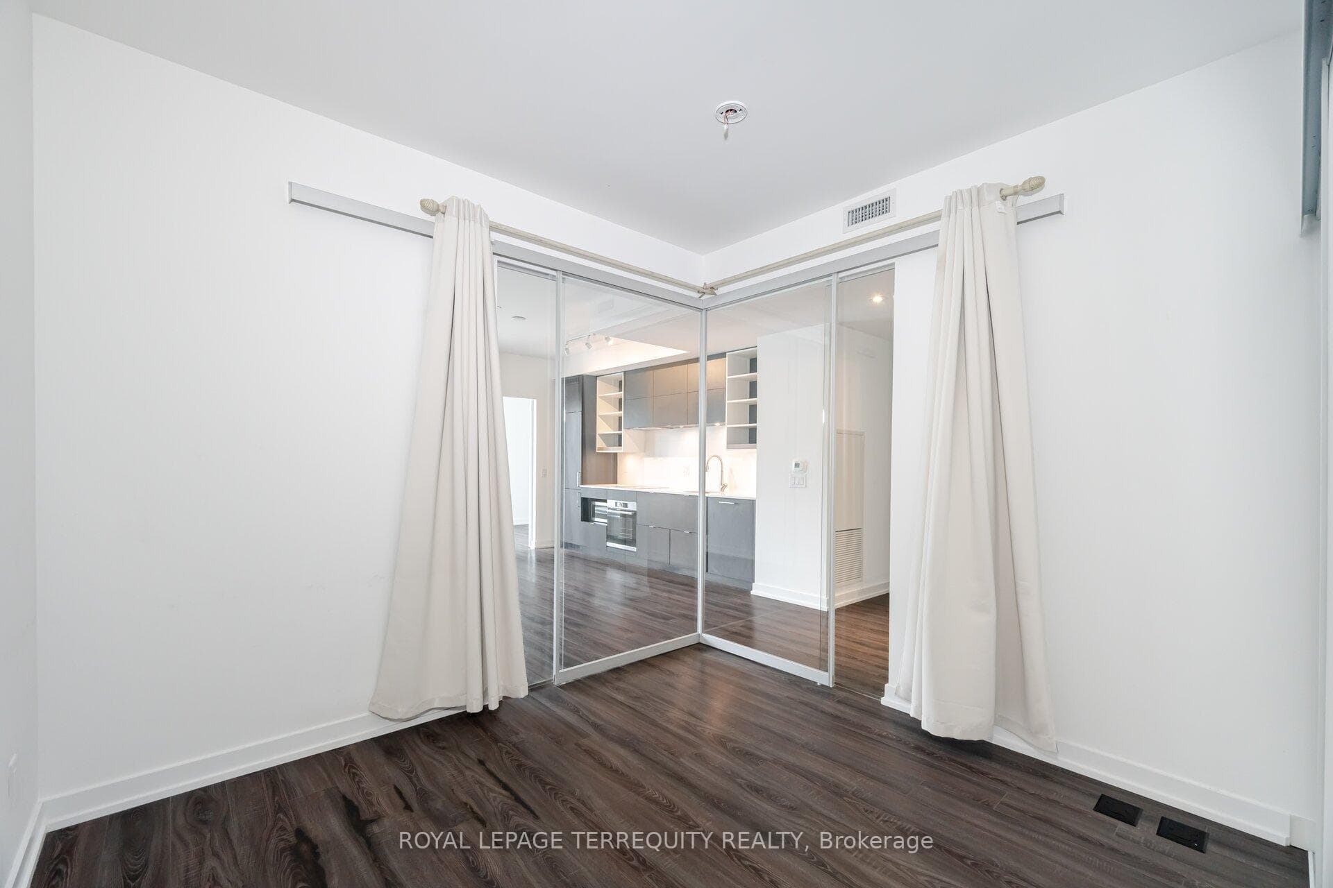 20 Edward Street Unit 518 photo 29