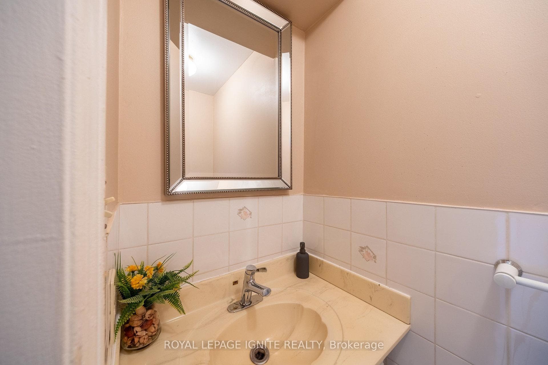 3694 Ellesmere Road photo 4