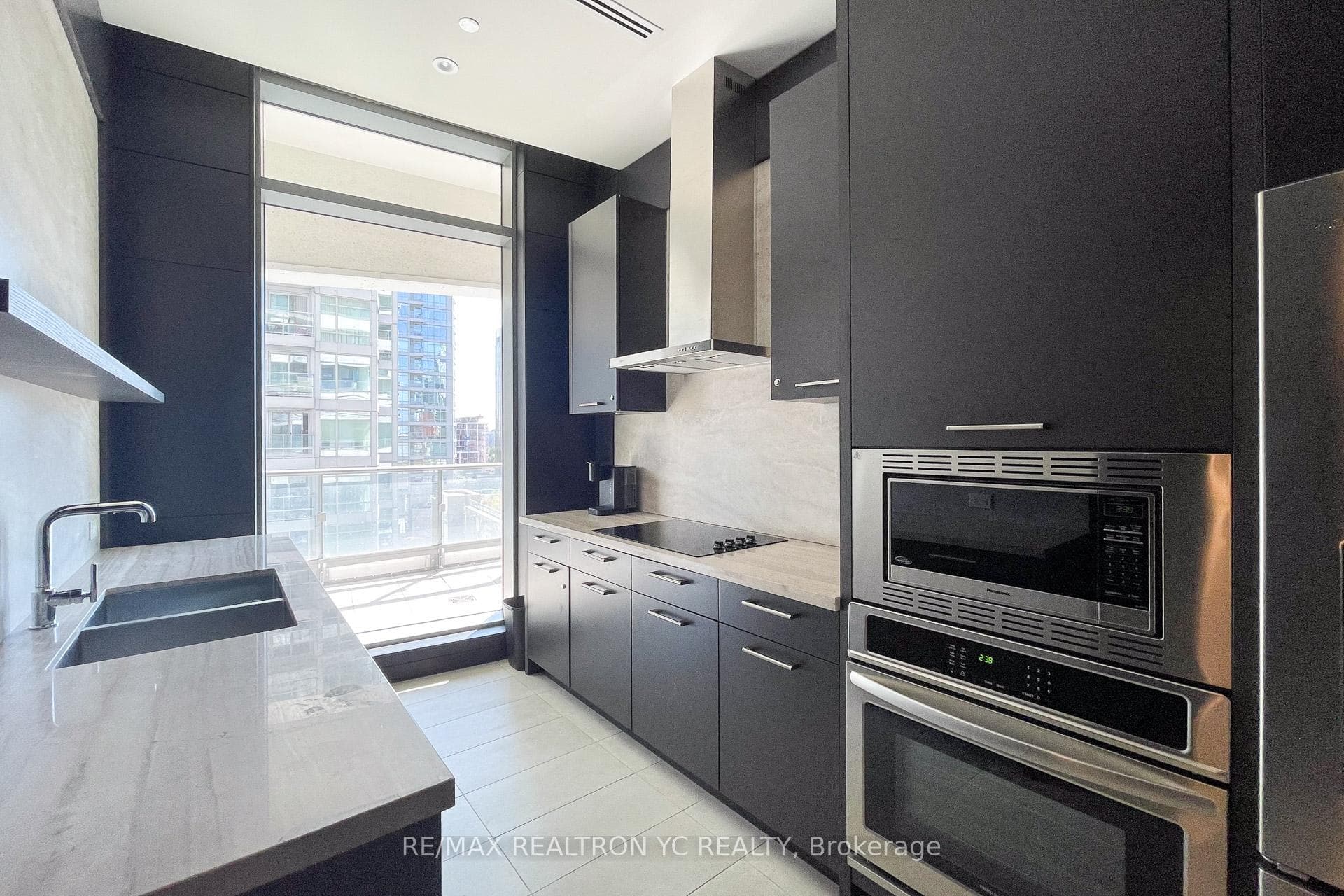 2221 Yonge Street Unit 4806 photo 25