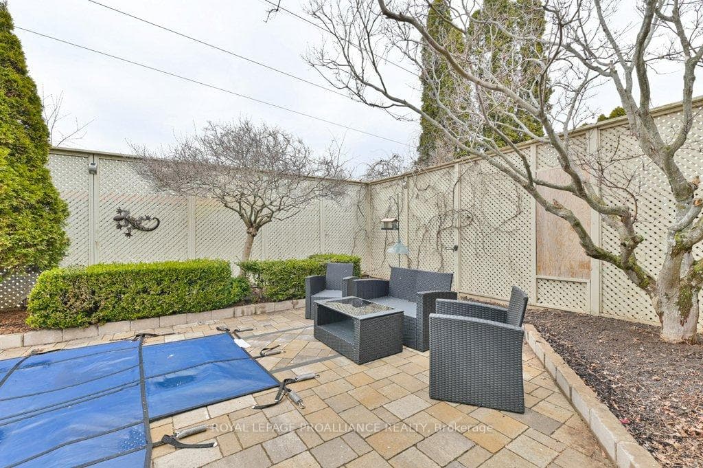 30 Springbrook Crescent photo 33