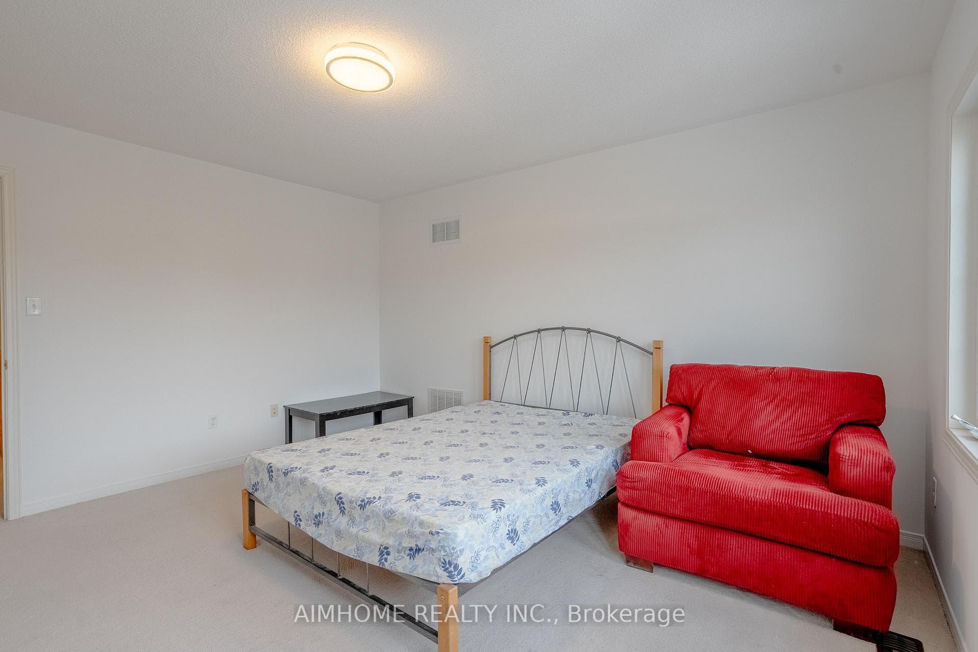 90 Duffin Drive photo 26