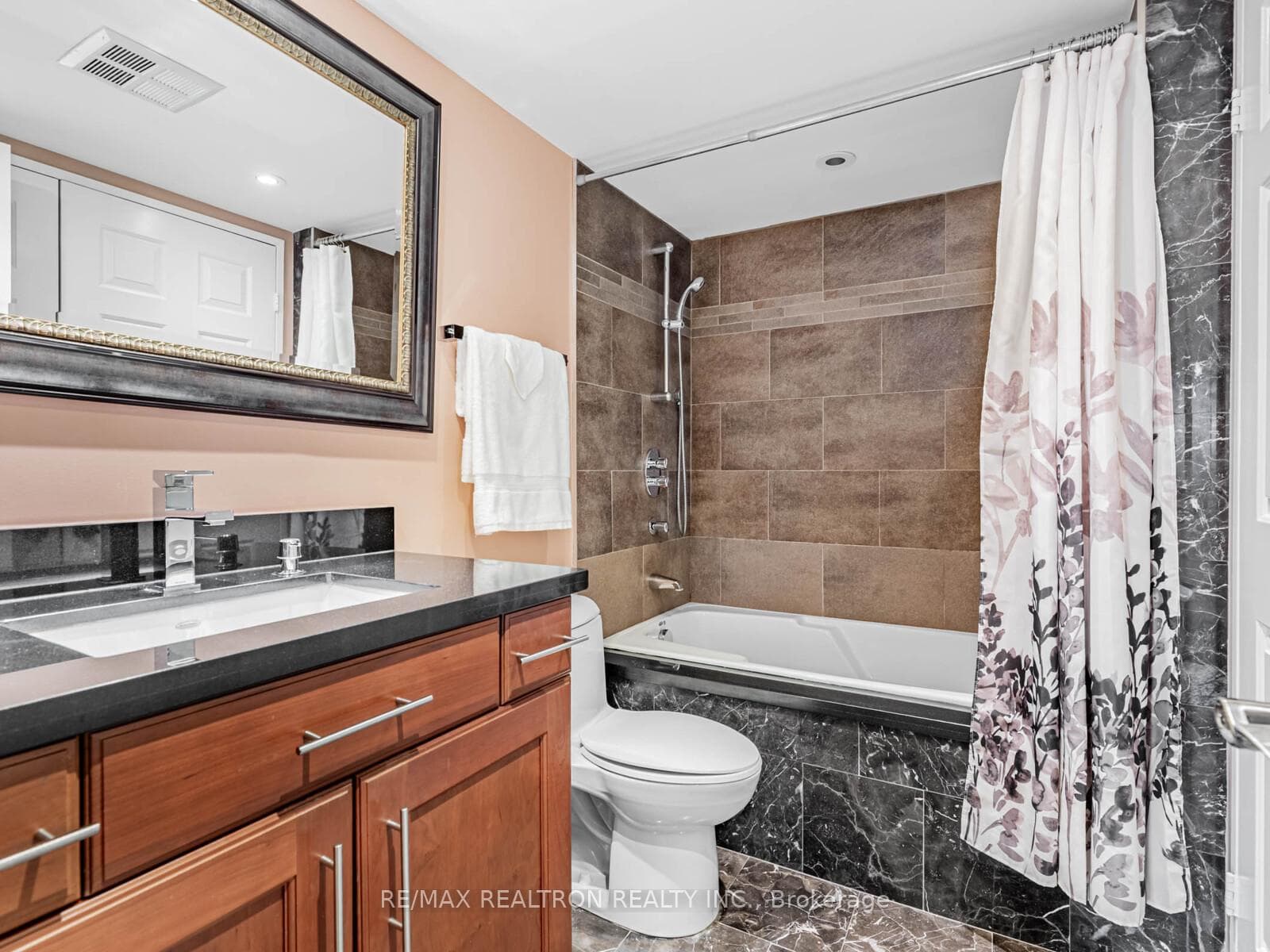 Main Bathroom_1910-131 Beecroft