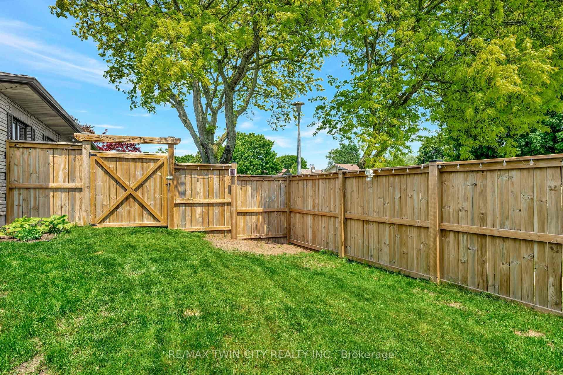 132 Oak Street photo 44