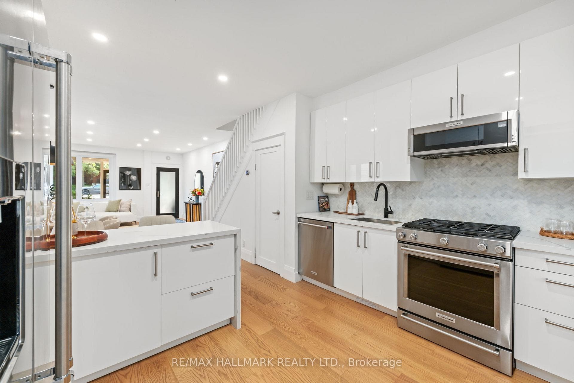 424 Kingston Road photo 12