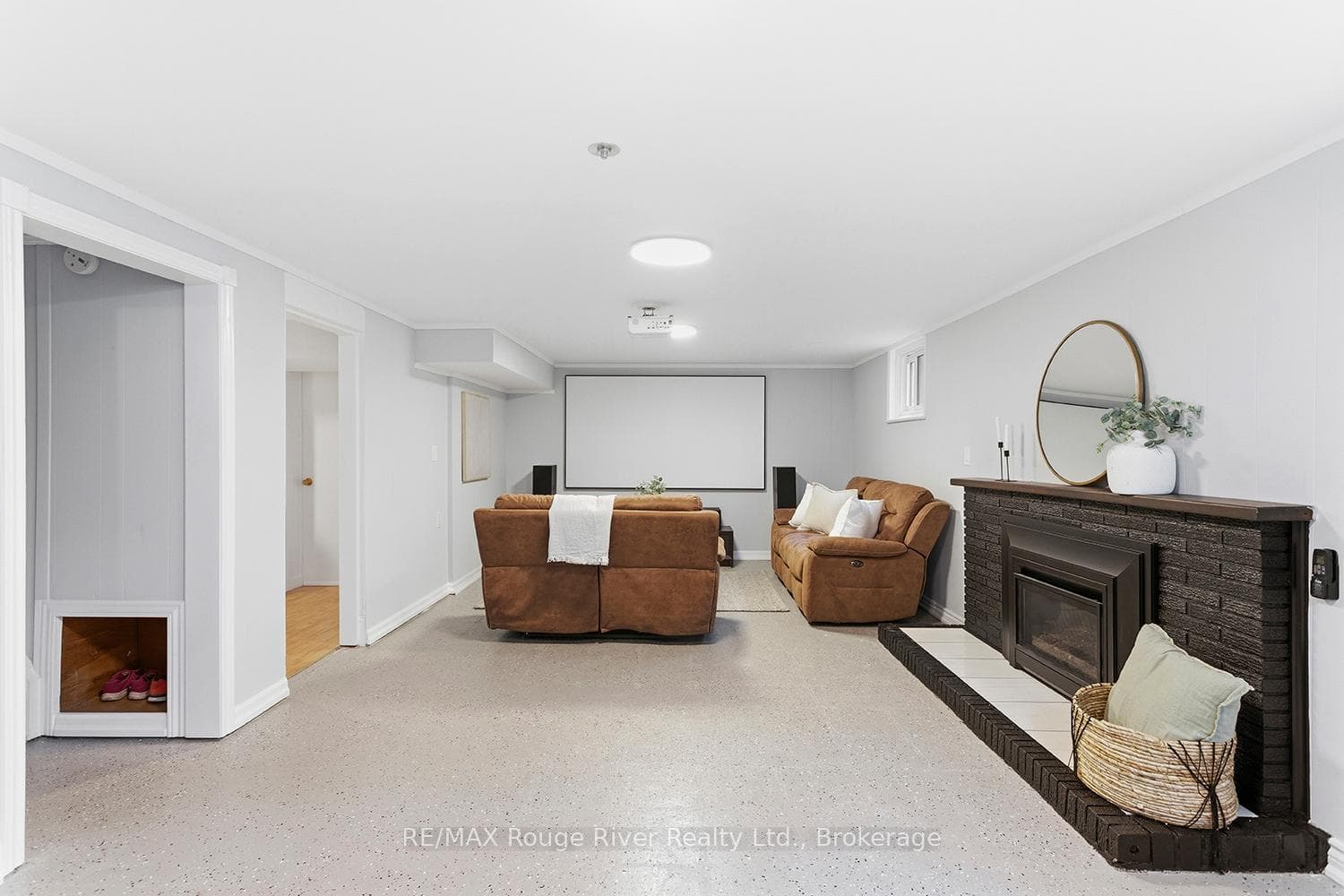 1187 Wakefield Crescent photo 38