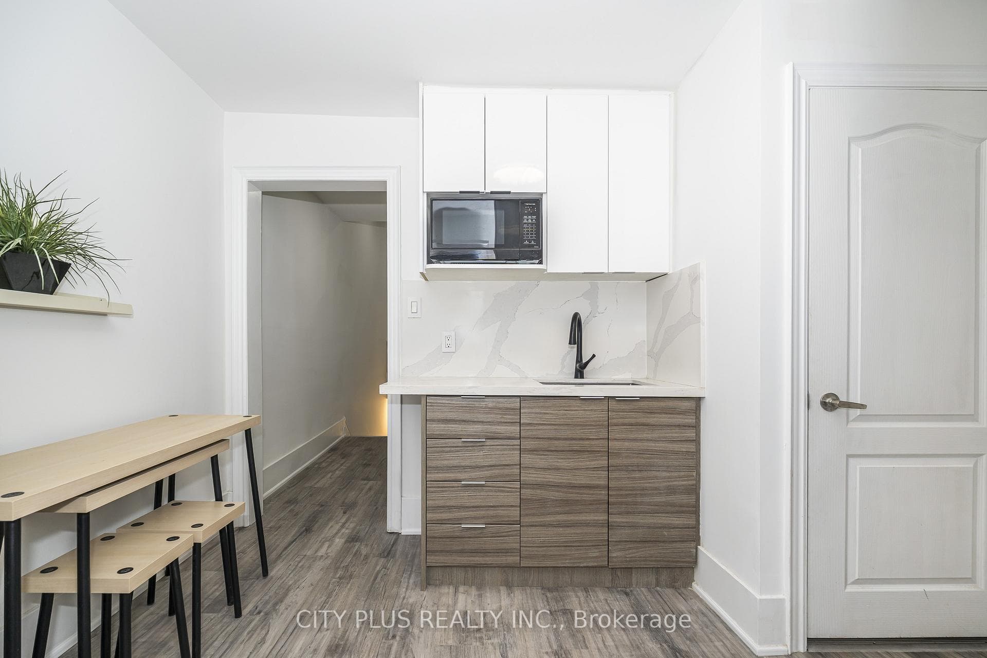 106 Harbord Street Unit 2nd Floor photo 6