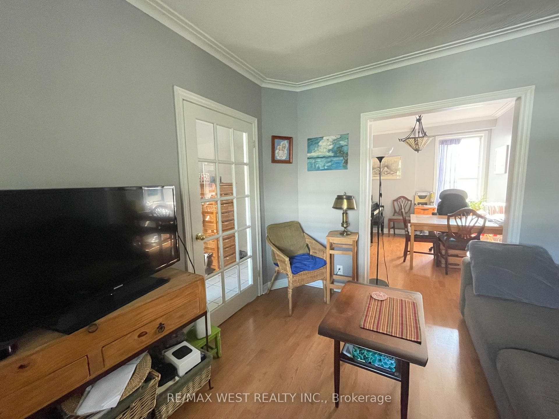 52 Harvie Avenue photo 5