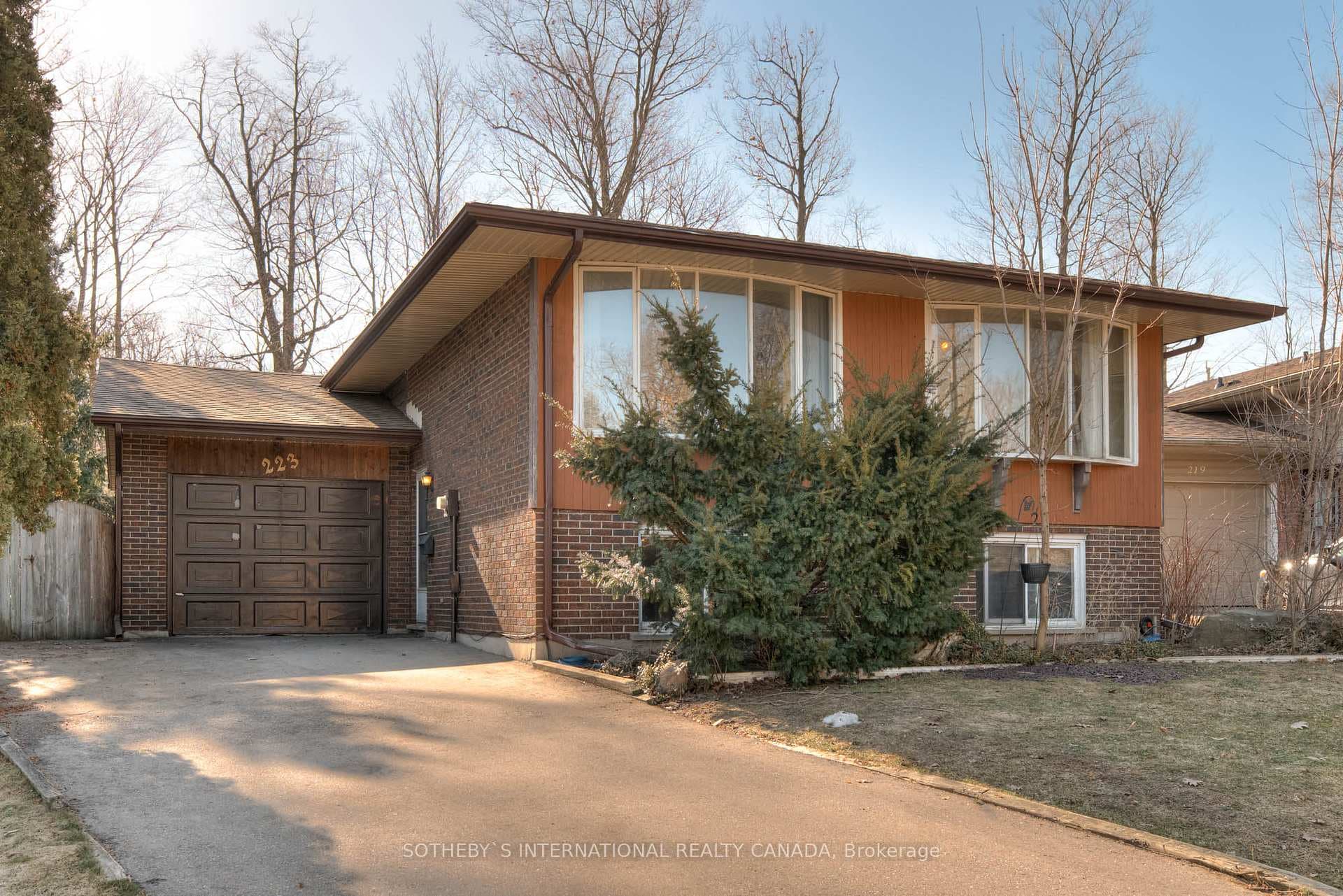 223 Southwood Drive photo 3
