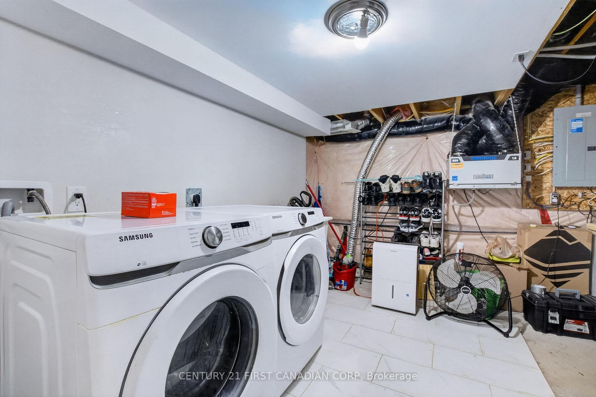 697 Killarney Road photo 34