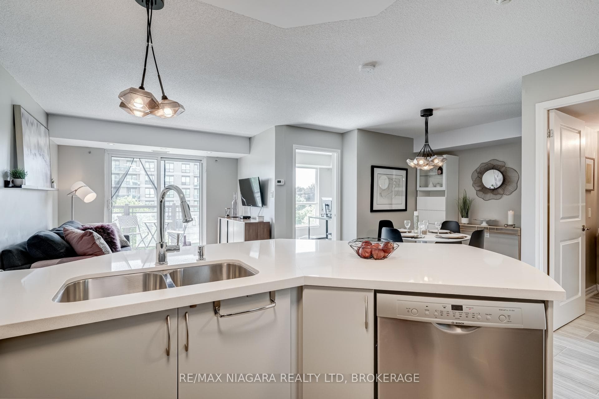 872 Sheppard Avenue Unit 313 photo 16