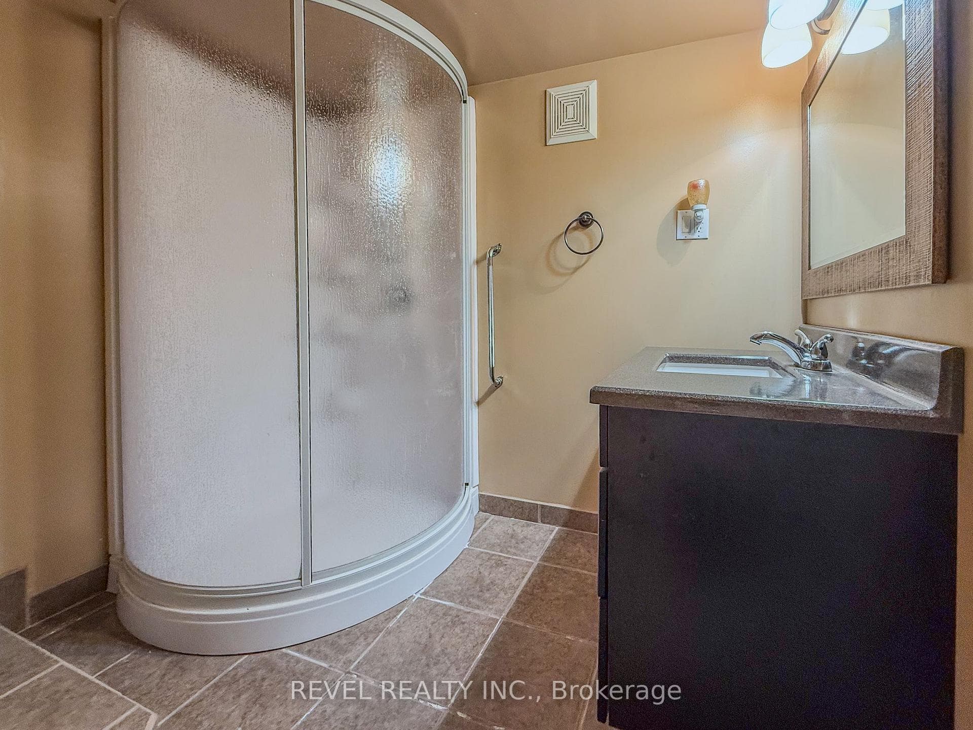 584 Spooner Drive photo 24