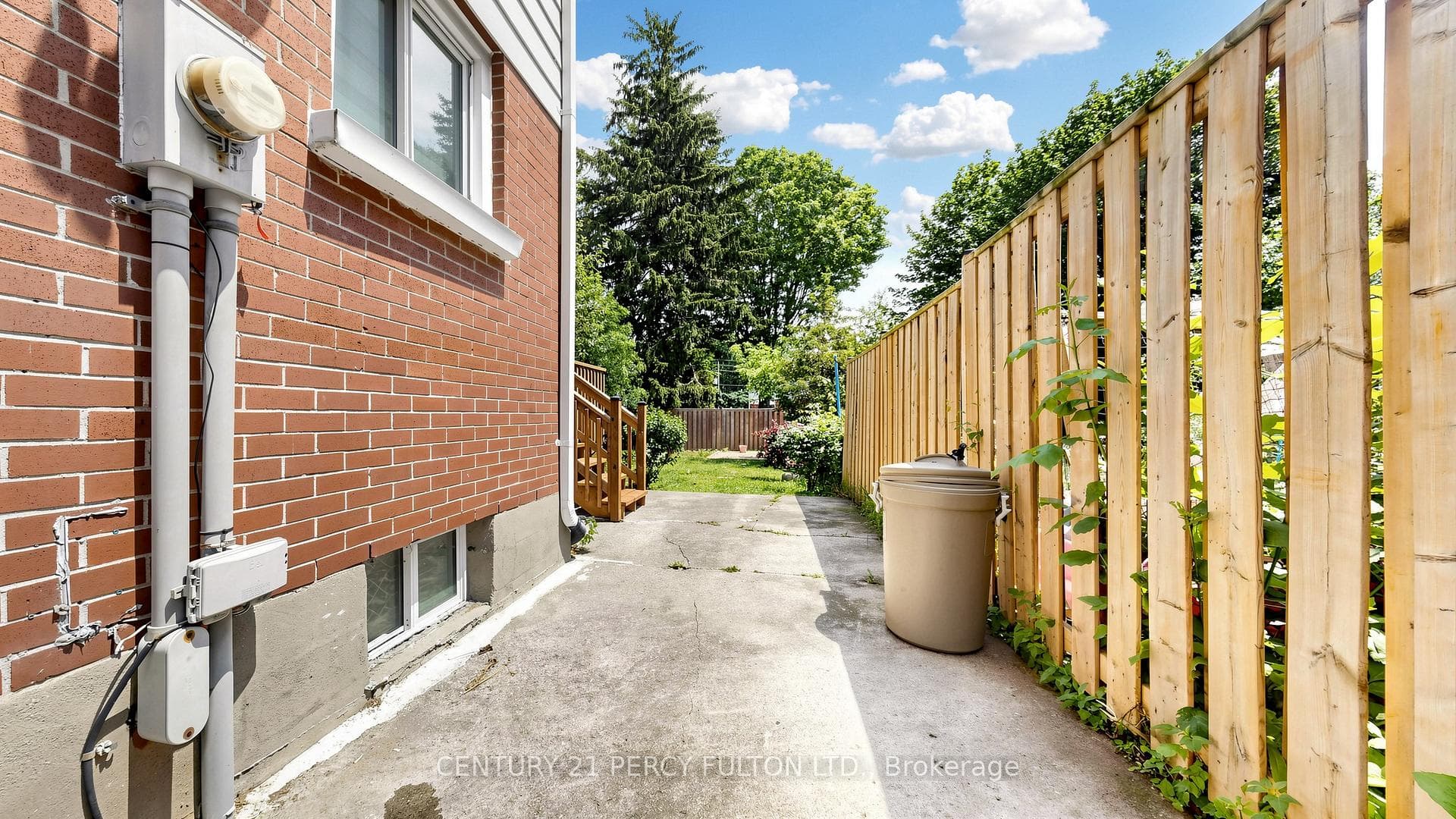 293 Kinmount Crescent photo 35