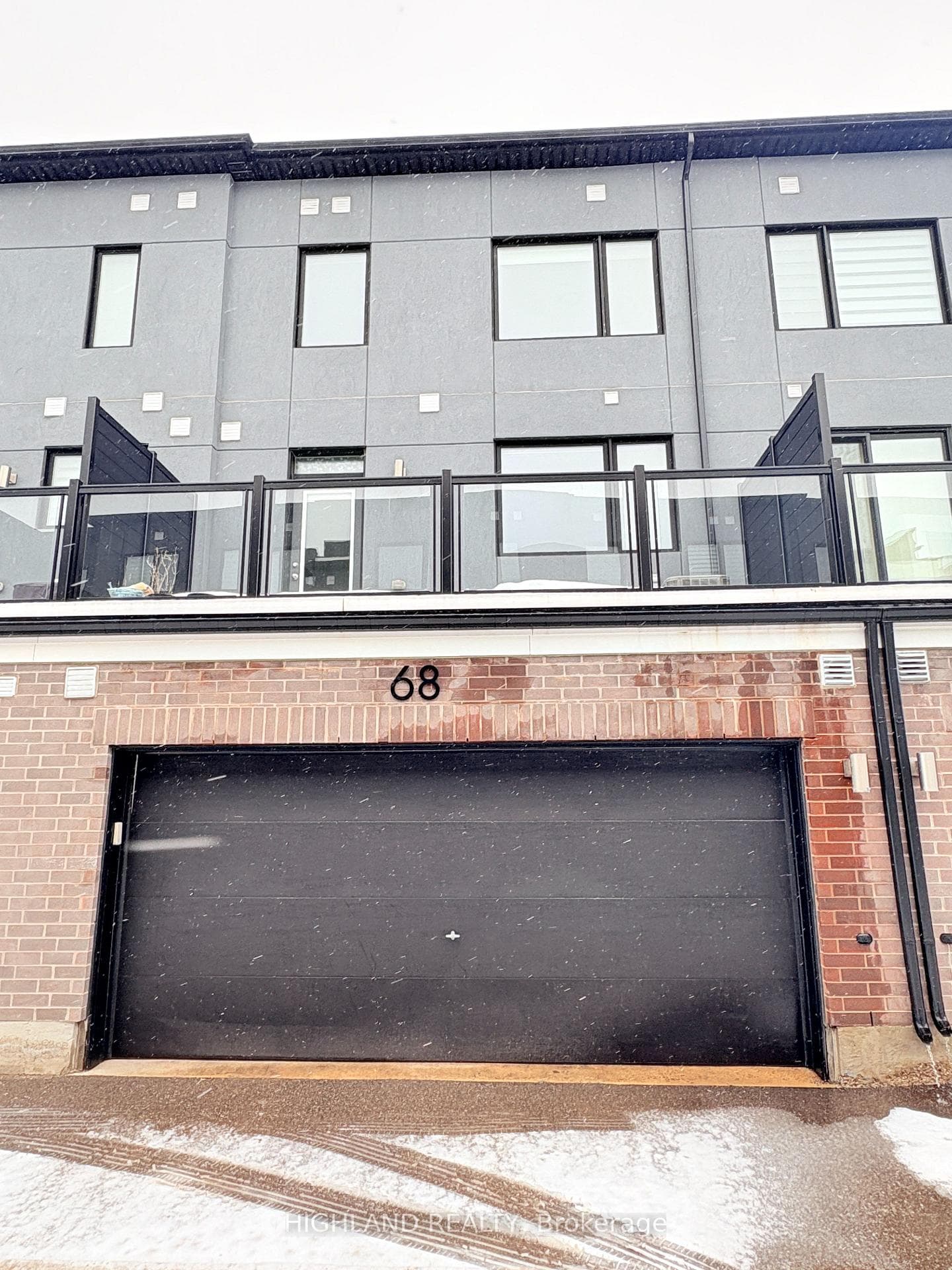 68 Huguenot Road photo 2